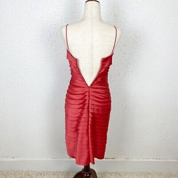 ✨ JS Collections Tiered Crepe Sheath Dress✨ - Picture 4 of 9